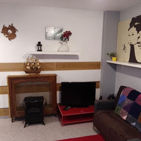 Guesthouse Familial Pour 2,3,4 Personnes De 44M2- Accessible Handic -Rez De Chaussee-Vues Sur Rue Et Patio Prive - Sejour, Chambre Separee-Cuisine,Salle De Bain,Lit Double Et Canape-Lit 2Pers-Entree De La Rue Berzelius-5 Minutes Du Metro Brochant-Lig ปารีส ภายนอก รูปภาพ