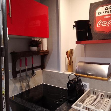 Guesthouse Familial Pour 2,3,4 Personnes De 44M2- Accessible Handic -Rez De Chaussee-Vues Sur Rue Et Patio Prive - Sejour, Chambre Separee-Cuisine,Salle De Bain,Lit Double Et Canape-Lit 2Pers-Entree De La Rue Berzelius-5 Minutes Du Metro Brochant-Lig ปารีส ภายนอก รูปภาพ
