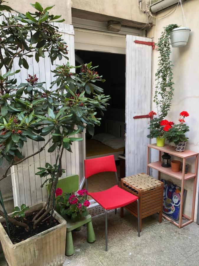 Guesthouse Familial Pour 2,3,4 Personnes De 44M2- Accessible Handic -Rez De Chaussee-Vues Sur Rue Et Patio Prive - Sejour, Chambre Separee-Cuisine,Salle De Bain,Lit Double Et Canape-Lit 2Pers-Entree De La Rue Berzelius-5 Minutes Du Metro Brochant-Lig ปารีส ภายนอก รูปภาพ