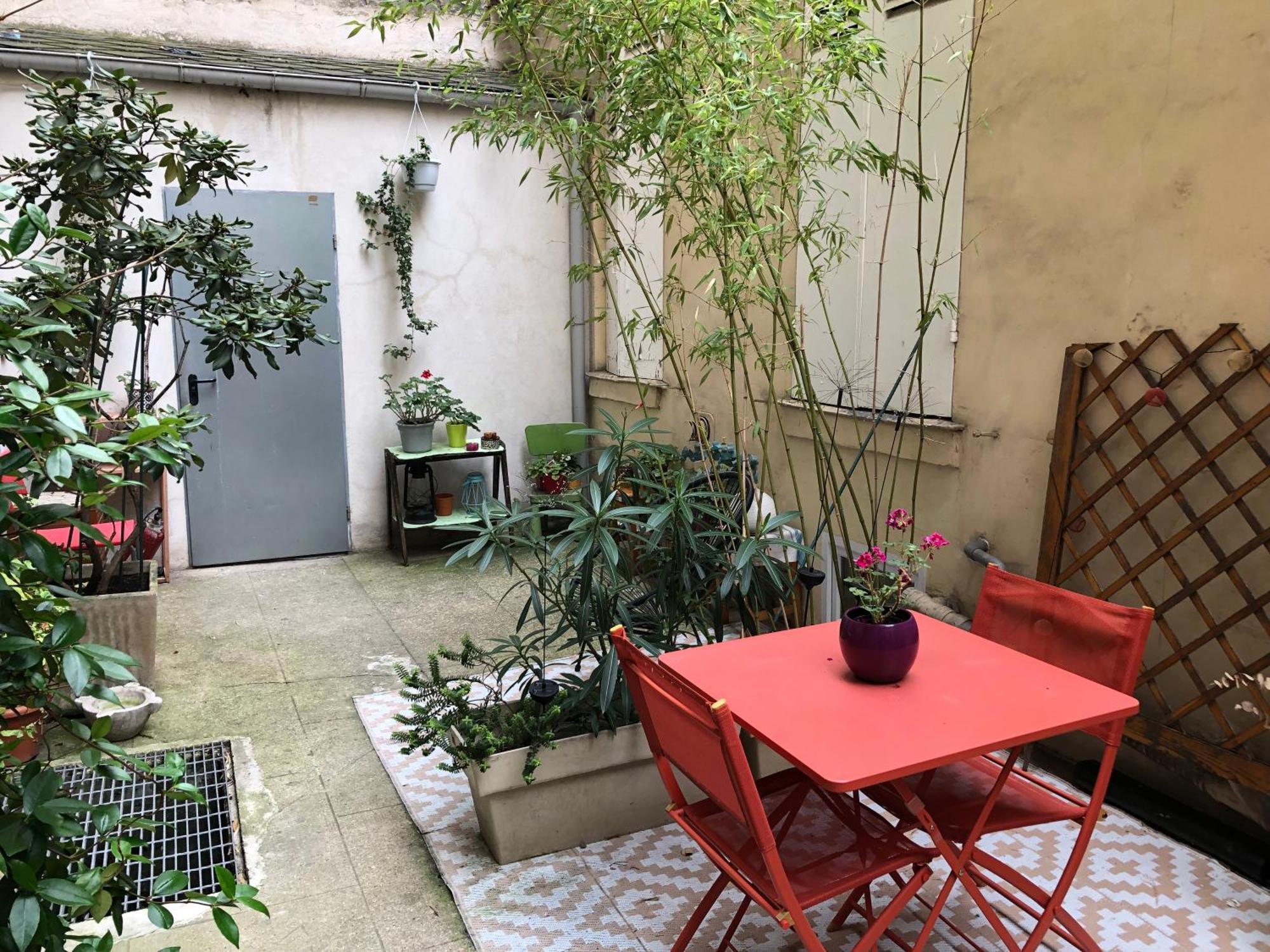 Guesthouse Familial Pour 2,3,4 Personnes De 44M2- Accessible Handic -Rez De Chaussee-Vues Sur Rue Et Patio Prive - Sejour, Chambre Separee-Cuisine,Salle De Bain,Lit Double Et Canape-Lit 2Pers-Entree De La Rue Berzelius-5 Minutes Du Metro Brochant-Lig ปารีส ภายนอก รูปภาพ