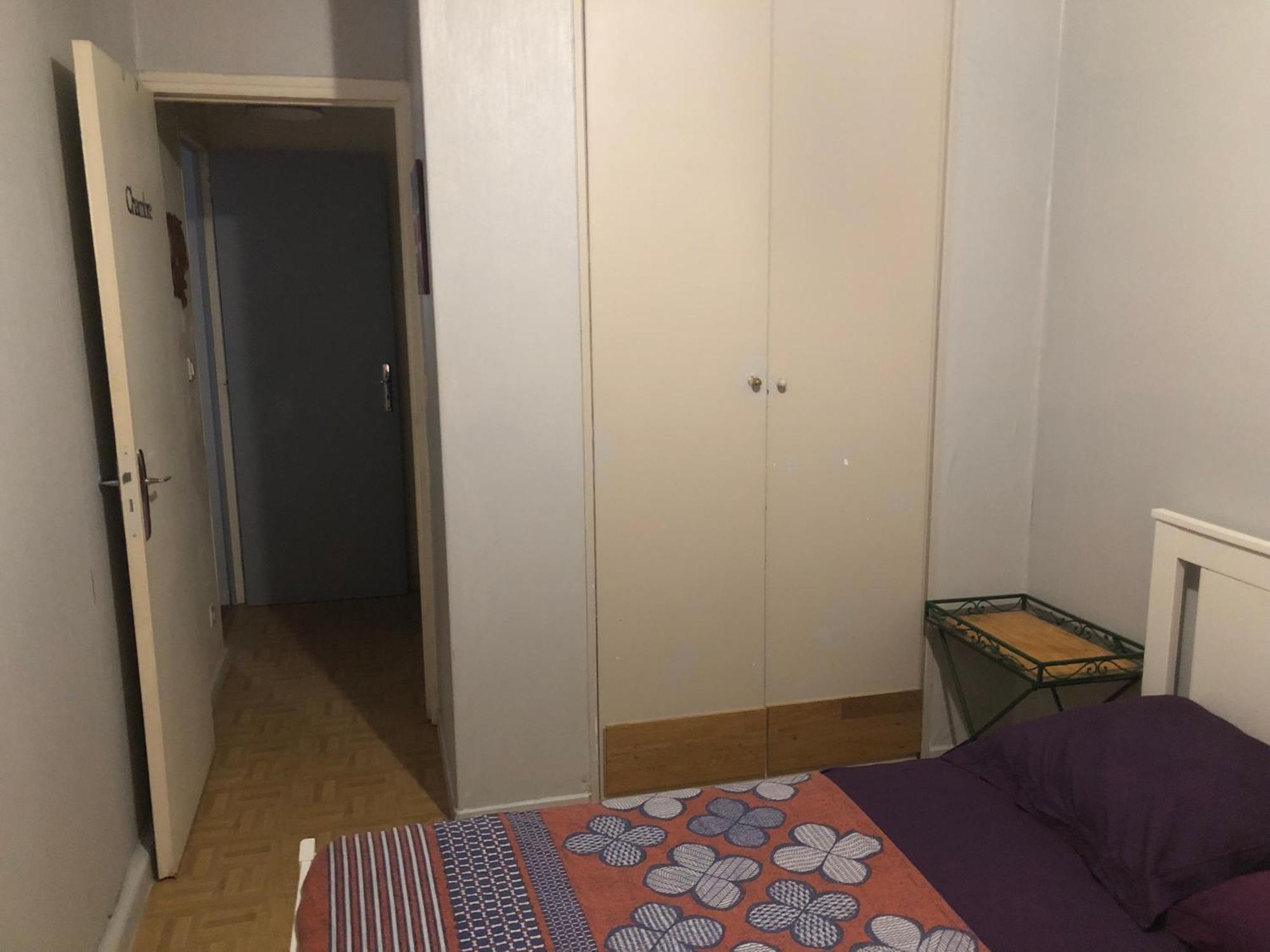 Guesthouse Familial Pour 2,3,4 Personnes De 44M2- Accessible Handic -Rez De Chaussee-Vues Sur Rue Et Patio Prive - Sejour, Chambre Separee-Cuisine,Salle De Bain,Lit Double Et Canape-Lit 2Pers-Entree De La Rue Berzelius-5 Minutes Du Metro Brochant-Lig ปารีส ภายนอก รูปภาพ