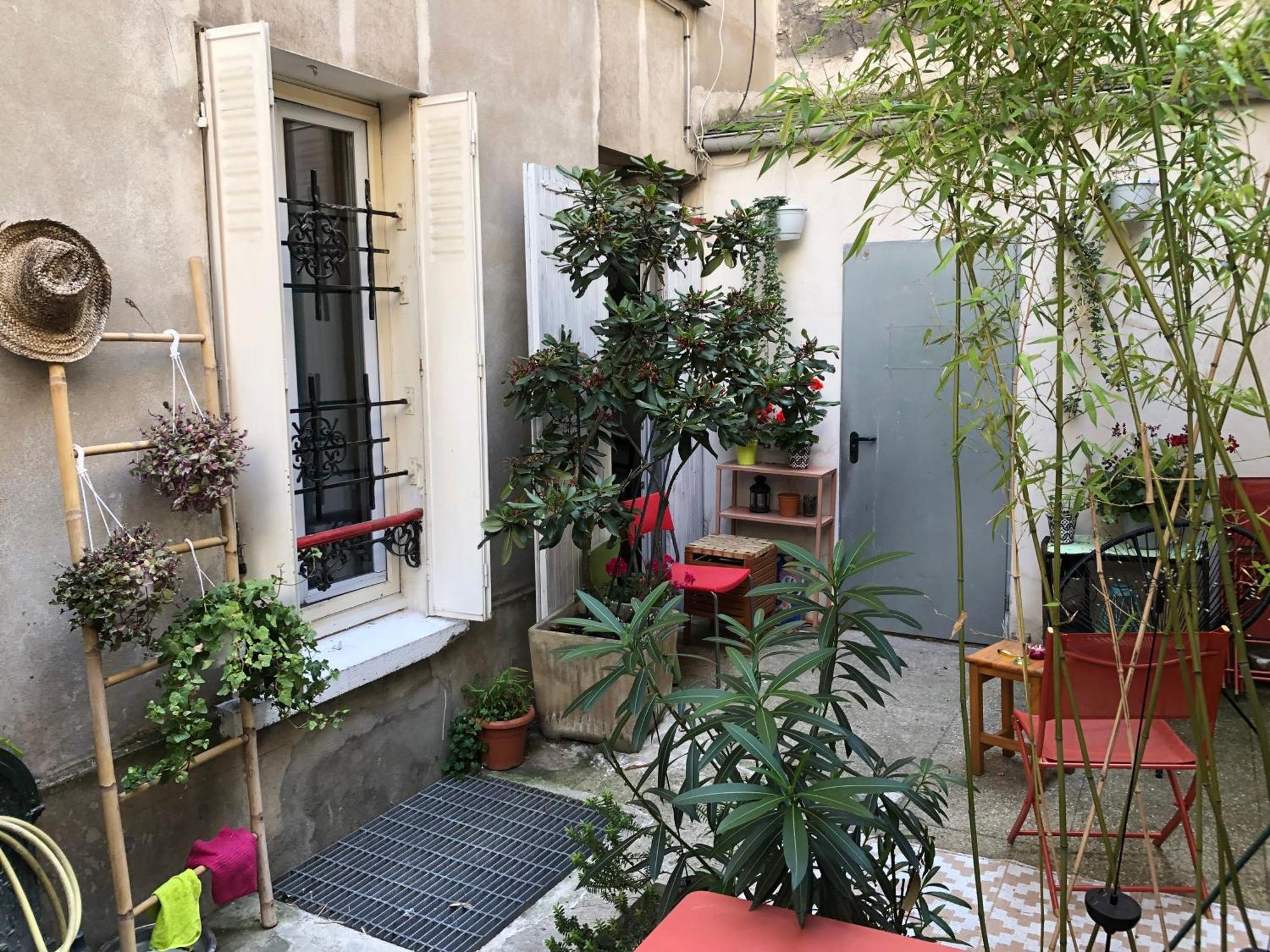 Guesthouse Familial Pour 2,3,4 Personnes De 44M2- Accessible Handic -Rez De Chaussee-Vues Sur Rue Et Patio Prive - Sejour, Chambre Separee-Cuisine,Salle De Bain,Lit Double Et Canape-Lit 2Pers-Entree De La Rue Berzelius-5 Minutes Du Metro Brochant-Lig ปารีส ภายนอก รูปภาพ
