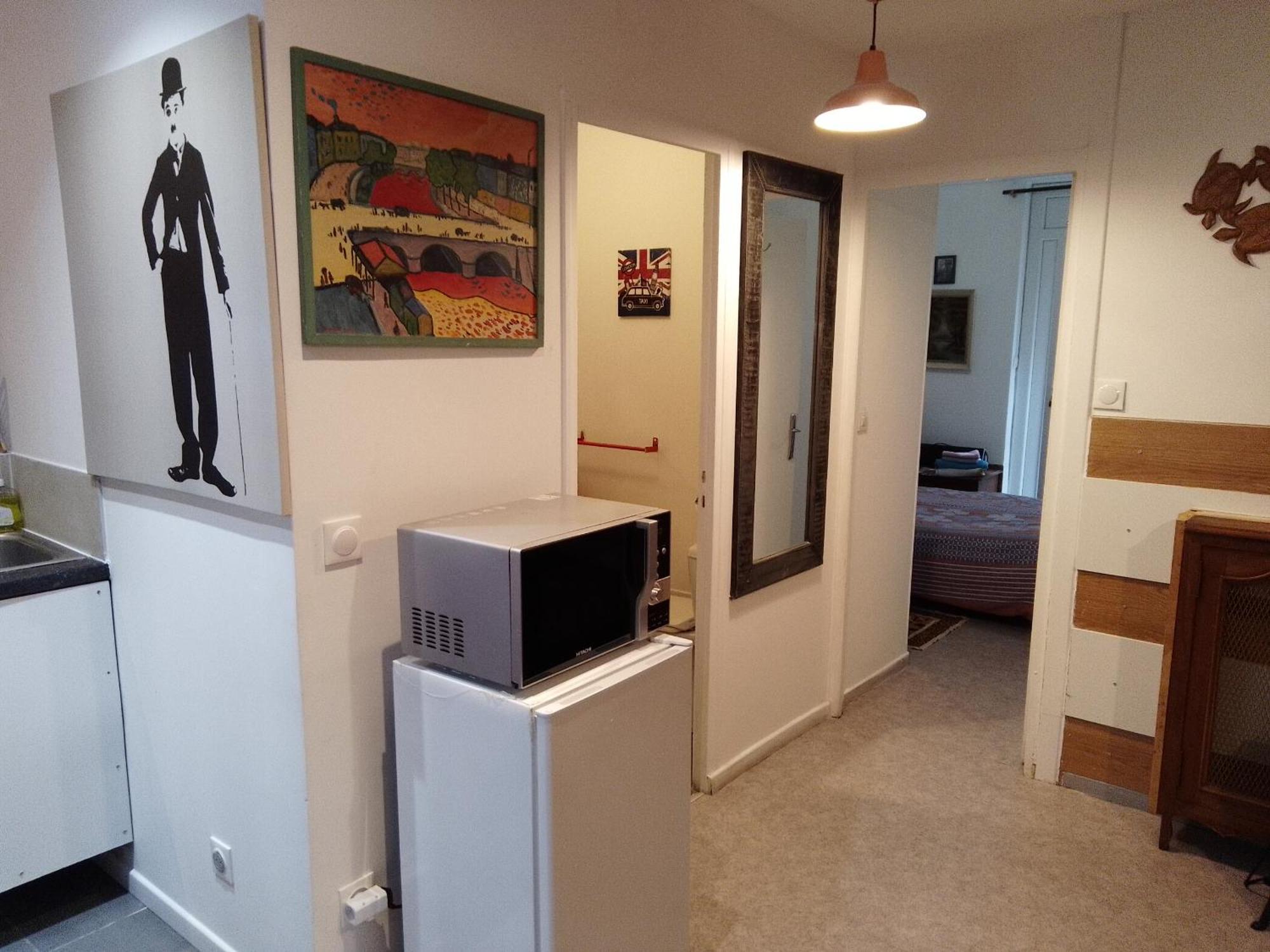 Guesthouse Familial Pour 2,3,4 Personnes De 44M2- Accessible Handic -Rez De Chaussee-Vues Sur Rue Et Patio Prive - Sejour, Chambre Separee-Cuisine,Salle De Bain,Lit Double Et Canape-Lit 2Pers-Entree De La Rue Berzelius-5 Minutes Du Metro Brochant-Lig ปารีส ภายนอก รูปภาพ